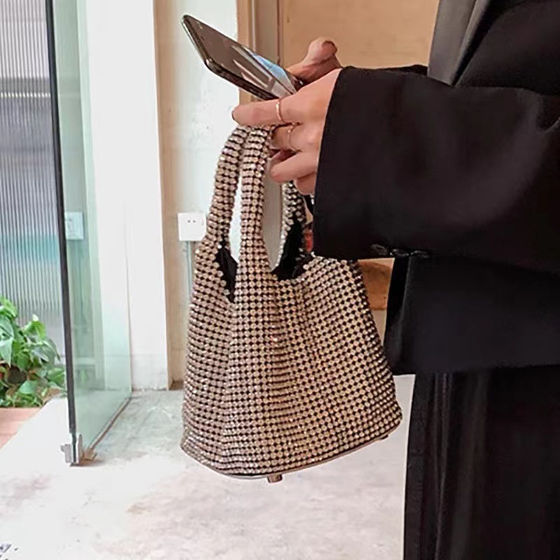 여성을위한 유행 다이아몬드 장식 물통 모양의 이브닝 백 - Women Bags Wholesale 리뷰 및 가격