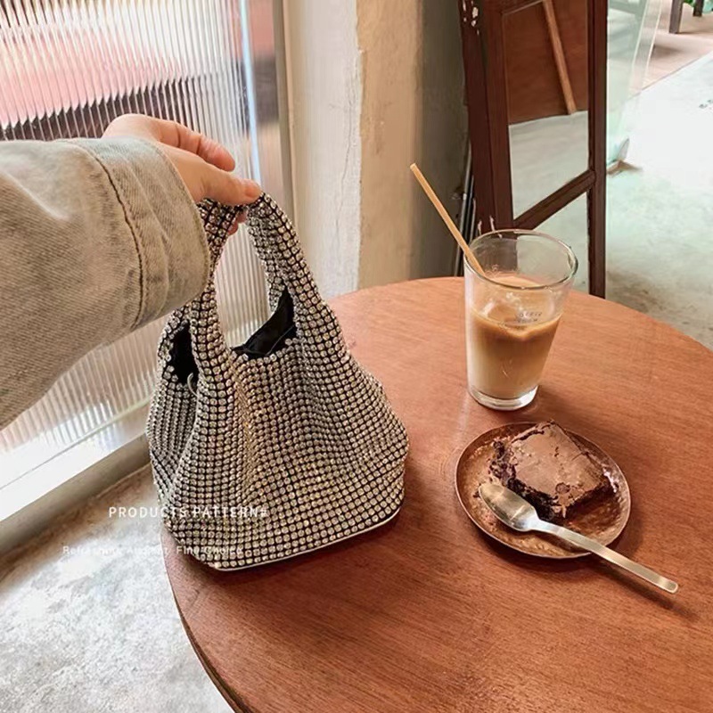 여성을위한 유행 다이아몬드 장식 물통 모양의 이브닝 백 - Women Bags Wholesale 리뷰 및 가격
